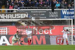 2. Bundesliga - SC Paderborn - FC Ingolstadt 04 - Tor gegen Ingolstadt 2:1, Torwart Philipp Tschauner (41, FCI) Phil Neumann (26, FCI) Marcel Gaus (19, FCI) enttäuscht, hängende Köpfe