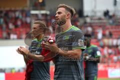 2. Bundesliga - Fußball - SV Jahn Regensburg - FC Ingolstadt 04 - Spiel ist aus, 1:2 für Regensburg feiert, FCI bedankt sich bei den Fans, Konstantin Kerschbaumer (7, FCI) Benedikt Gimber (5, FCI)