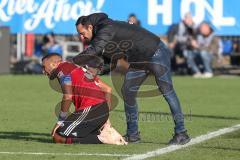 2. BL - Saison 2018/2019 - Holstein Kiel - FC Ingolstadt 04 - Alexander Nouri (Cheftrainer FCI) klopft Marvin Matip (#34 FCI) auf die Schulter - Foto: Meyer Jürgen