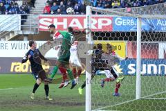 2. Bundesliga - SC Paderborn - FC Ingolstadt 04 - Mergim Mavraj (15, FCI) Torwart Zingerle, Leopold (Paderborn 17) rettet den Ball