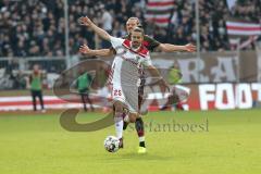 2. Bundesliga - FC St. Pauli - FC Ingolstadt 04 - Jonatan Kotzke (25 FCI) gegen Alex Meier (9 Pauli)