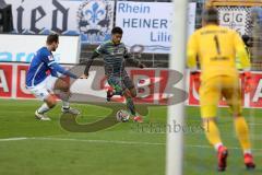 2. Bundesliga - SV Darmstadt 98 - FC Ingolstadt 04 - Paulo Otavio (6, FCI) vor dem Tor von Torwart Heuer Fernandes, Daniel (Darmstadt 1) Sirigu, Sandro (Darmstadt 17)