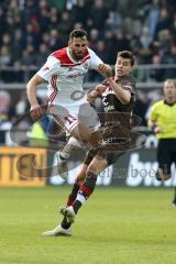 2. Bundesliga - FC St. Pauli - FC Ingolstadt 04 - mitte Mergim Mavraj (15, FCI) kommt nicht an Justin Hoogma (22 Pauli) vorbei