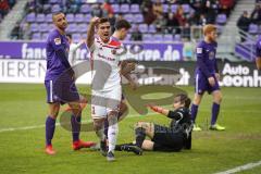 2. Bundesliga - FC Erzgebirge Aue - FC Ingolstadt 04 - Flanke zu Darío Lezcano (11, FCI) und Malcolm Cacutalua (Aue 21) macht Eigentor zum 0:3, Torwart Männel Martin (Aue 1) am Boden, Jubel