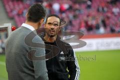 2. Bundesliga - Fußball - 1. FC Köln - FC Ingolstadt 04 - Gespräch zwischen Sportdirektor Angelo Vier (FCI) und Cheftrainer Alexander Nouri (FCI)