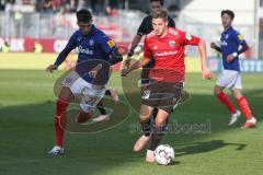 2. BL - Saison 2018/2019 - Holstein Kiel - FC Ingolstadt 04 Thorsten Röcher (#29 FCI) - Atakan Karazor (#22 Kiel) - - Foto: Meyer Jürgen