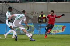 2. Bundesliga - SpVgg Greuther Fürth - FC Ingolstadt 04 - rechts Almog Cohen (8, FCI) Mario Maloca (22 Fürth)