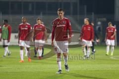 2. Bundesliga - SV Sandhausen - FC Ingolstadt 04 - Niederlage der Schanzer 4:0, hängende Köpfe, Stefan Kutschke (20, FCI) Charlison Benschop (35 FCI) Almog Cohen (8, FCI) gehen vom Platz, hinten schimpfen Fans noch über den Zaun