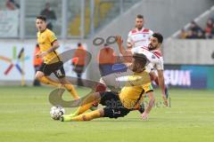 2. Bundesliga - SG Dynamo Dresden - FC Ingolstadt 04 - Zweikampf Niklas Kreuzer (7 Dresden) Almog Cohen (8, FCI)