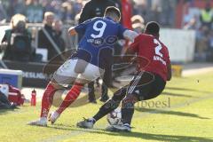 2. BL - Saison 2018/2019 - Holstein Kiel - FC Ingolstadt 04 - Mathias Honsak (#9 Kiel) - Frederic Ananou (#2 FCI) - Foto: Meyer Jürgen