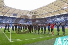 2. Bundesliga - Hamburger SV - FC Ingolstadt 04 - Sieg 0:3 für den FCI, Jubel mit den Fans, Humba Arme hoch, Freude