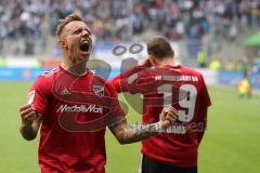 2. Bundesliga - MSV Duisburg - FC Ingolstadt 04 - Sonny Kittel (10, FCI) schlängelt sich durch trifft zum 1:3 Tor Jubel, zu den Fans Schrei