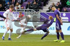 2. Bundesliga - FC Erzgebirge Aue - FC Ingolstadt 04 - Thomas Pledl (30, FCI) Abschluß, Fabian Kalig (Aue 4) stört