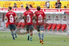 2. Bundesliga - Fußball - SV Jahn Regensburg - FC Ingolstadt 04 - das Team trägt Träsch Trikot der verletzt ist