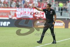 2. Bundesliga - Fußball - SV Jahn Regensburg - FC Ingolstadt 04 - Cheftrainer Stefan Leitl (FCI) am Seitenrand energisch