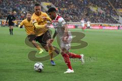 2. Bundesliga - SG Dynamo Dresden - FC Ingolstadt 04 - Linus Wahlqvist (2 Dresden) und Paulo Otavio (6, FCI) hinten Patrick Ebert (20 Dresden)