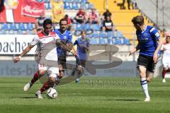 2. Bundesliga - Arminia Bielefeld - FC Ingolstadt 04 - Darío Lezcano (11, FCI) und rechts Brian Behrendt (3 Bielefeld)