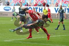 2. Bundesliga - Fußball - 1. FC Heidenheim - FC Ingolstadt 04 - knapp daneben, Fallrückzieher von Marcel Gaus (19, FCI) Kopfball Norman Theuerkauf (HDH 30)