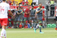 2. Bundesliga - Fußball - SV Jahn Regensburg - FC Ingolstadt 04 - Tot diurch Konstantin Kerschbaumer (7, FCI) mit Thorsten Röcher (29 FCI) an der Bank