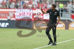 2. Bundesliga - Fußball - SV Jahn Regensburg - FC Ingolstadt 04 - Cheftrainer Stefan Leitl (FCI) am Seitenrand energisch