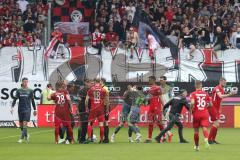 2. Bundesliga - Fußball - 1. FC Heidenheim - FC Ingolstadt 04 - Streit auf dem Platz, Phil Neumann (26, FCI) Arne Feick  (HDH 28) links Co-Trainer Michael Henke (FCI) und rechts Cheftrainer Tomas Oral (FCI) greifen ein.