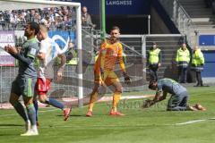 2. Bundesliga - Hamburger SV - FC Ingolstadt 04 - rechts verpasste Chance, Darío Lezcano (11, FCI) am Boden, ärgert sich, Torwart Pollersbeck, Julian (1 HSV)