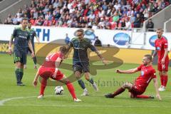 2. Bundesliga - Fußball - 1. FC Heidenheim - FC Ingolstadt 04 - mitte Angriff Sonny Kittel (10, FCI) Maximilian Thiel (HDH 21) und rechts Patrick  Mainka (HDH 6)
