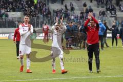 2. Bundesliga - FC Erzgebirge Aue - FC Ingolstadt 04 - Spiel ist aus, Sieg 0:3 für FCI, Spieler bedanken sich bei den Fans, Stefan Kutschke (20, FCI) Almog Cohen (8, FCI) Darío Lezcano (11, FCI)