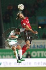 2. Bundesliga - SpVgg Greuther Fürth - FC Ingolstadt 04 - Kopfballduell Björn Paulsen (4, FCI)