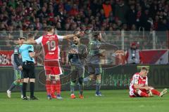 2. Bundesliga - 1. FC Union Berlin - FC Ingolstadt 04 - Almog Cohen (8, FCI) beschwert sich und Florian Hübner (19 Union)