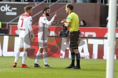 2. Bundesliga - FC St. Pauli - FC Ingolstadt 04 - gelebe Karte für Thorsten Röcher (29 FCI), Christian Träsch (28, FCI) beschwert sich mit Konstantin Kerschbaumer (7, FCI) beim Schiedsrichter