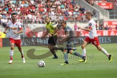 2. Bundesliga - Fußball - SV Jahn Regensburg - FC Ingolstadt 04 - Konstantin Kerschbaumer (7, FCI), links Sargis Adamyan (23 Jahn) Marc Lais (18 Jahn)