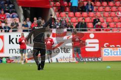 2. Bundesliga - Fußball - 1. FC Heidenheim - FC Ingolstadt 04 - Co-Trainer Michael Henke (FCI) bedankt sich bei den Fans für die Sprechchöre