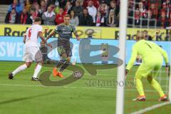 2. BL - Saison 2018/2019 - 1. FC Köln - FC Ingolstadt 04 - Sonny Kittel (#10 FCI) - Timo Horn Torwart (#1 Köln) - Marco Höger (#6 Köln) - Foto: Meyer Jürgen