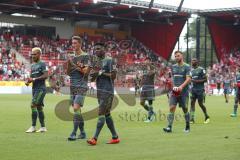 2. Bundesliga - Fußball - SV Jahn Regensburg - FC Ingolstadt 04 - Spiel ist aus, 1:2 für Regensburg feiert, FCI bedankt sich bei den Fans, Darío Lezcano (11, FCI) Phil Neumann (26, FCI) Frederic Ananou (2, FCI) Benedikt Gimber (5, FCI)