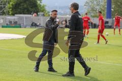 2. Bundesliga - Fußball - Cheftrainer Tomas Oral (FCI)  klatscht mit Co-Trainer Michael Henke (FCI)  ab - SV Wehen Wiesbaden - FC Ingolstadt 04 -