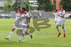 2. Bundesliga - Fußball - SV Wehen Wiesbaden - FC Ingolstadt 04 - Tor durch Darío Lezcano (11, FCI) in der ersten Minute, Jubel mit #fc26 und Stefan Kutschke (20, FCI) hinten Almog Cohen (8, FCI)