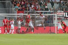 2. Bundesliga - Fußball - SV Wehen Wiesbaden - FC Ingolstadt 04 - Björn Paulsen (4, FCI) rettet per Kopf, hinten Torwart Philipp Tschauner (41, FCI)