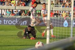 2. Bundesliga - Fußball - Darío Lezcano (11, FCI)  mit einem Schuss am Tor vorbei - Torwart Markus Kolke (1 SVW)  - Stefan Kutschke (20, FCI)  - SV Wehen Wiesbaden - FC Ingolstadt 04 -