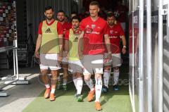 2. Bundesliga - Fußball - Die Spieler betreten das Spielfeld zum warm machen - Mergim Mavraj (15, FCI)  - Almog Cohen (8, FCI)  - Stefan Kutschke (20, FCI)  - SV Wehen Wiesbaden - FC Ingolstadt 04 -