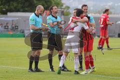 2. Bundesliga - Fußball - Die Spieler beider Mannschaften begrüßen sich aucf dem Spielfeld - Wimpel - Almog Cohen (8, FCI)  - SV Wehen Wiesbaden - FC Ingolstadt 04 -