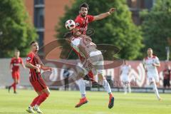 2. Bundesliga - Fußball - SV Wehen Wiesbaden - FC Ingolstadt 04 - Stefan Kutschke (20, FCI) gegen Sascha Mockenhaupt (4 SVW)