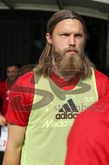 2. Bundesliga - Fußball - Die Spieler betreten das Spielfeld zum warm machen  - Björn Paulsen (4, FCI)  - SV Wehen Wiesbaden - FC Ingolstadt 04 -