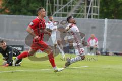 2. Bundesliga - Fußball - Darío Lezcano (11, FCI) wird gefoult - Torwart Markus Kolke (1 SVW)  - SV Wehen Wiesbaden - FC Ingolstadt 04 -