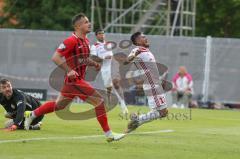 2. Bundesliga - Fußball - Darío Lezcano (11, FCI) wird gefoult - Torwart Markus Kolke (1 SVW)  - SV Wehen Wiesbaden - FC Ingolstadt 04 -