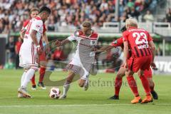 2. Bundesliga - Fußball - SV Wehen Wiesbaden - FC Ingolstadt 04 - Ab durch die Mitte Sonny Kittel (10, FCI) links Darío Lezcano (11, FCI) und rechts Alf Mintzel (23 SVW)