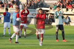 2. Bundesliga - Fußball - SV Wehen Wiesbaden - FC Ingolstadt 04 - Sieg 1:2 FCI, Spieler bedanken sich bei den Fans, Ehrenrunde, Konstantin Kerschbaumer (7, FCI) Darío Lezcano (11, FCI) Torwart Philipp Tschauner (41, FCI)