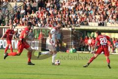 2. Bundesliga - Fußball - SV Wehen Wiesbaden - FC Ingolstadt 04 - mitte Fatih Kaya (36, FCI) im Angriff, links Sascha Mockenhaupt (4 SVW) und rechts Moritz Kuhn (20 SVW)