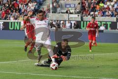 2. Bundesliga - Fußball - SV Wehen Wiesbaden - FC Ingolstadt 04 - Darío Lezcano (11, FCI) wird von Torwart Markus Kolke (1 SVW) von den Beinen geholt, Elfmeter