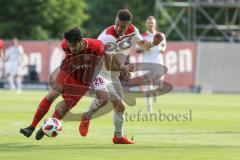 2. Bundesliga - Fußball - SV Wehen Wiesbaden - FC Ingolstadt 04 - Stefan Kutschke (20, FCI) gegen Sascha Mockenhaupt (4 SVW)